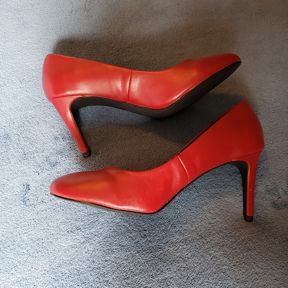 Red Rouge heels - Picture 2 of 4